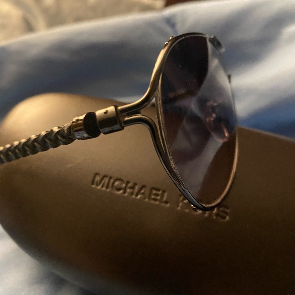 Michael Kors Men’s Sunglasses. New in Case and cleaning cloth. - Picture 4 of 7